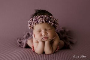 Newborn photographer Near me